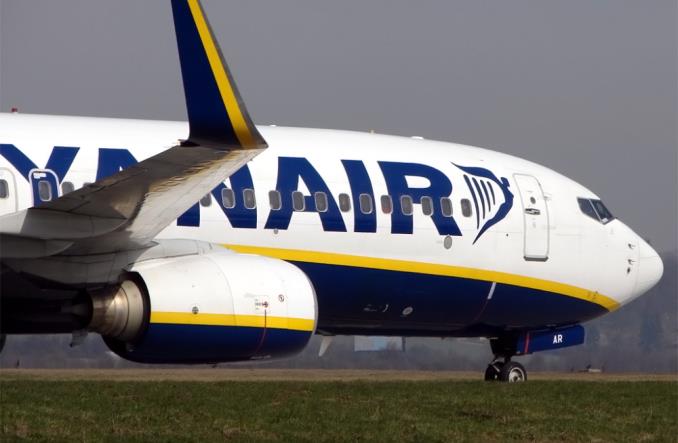 Ryanair stracił w rok prawie miliard euro